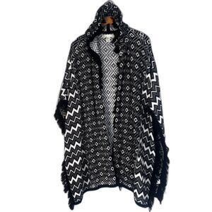 Kaisely Black White Southwestern Hooded Shawl Poncho Sweater Size Medium